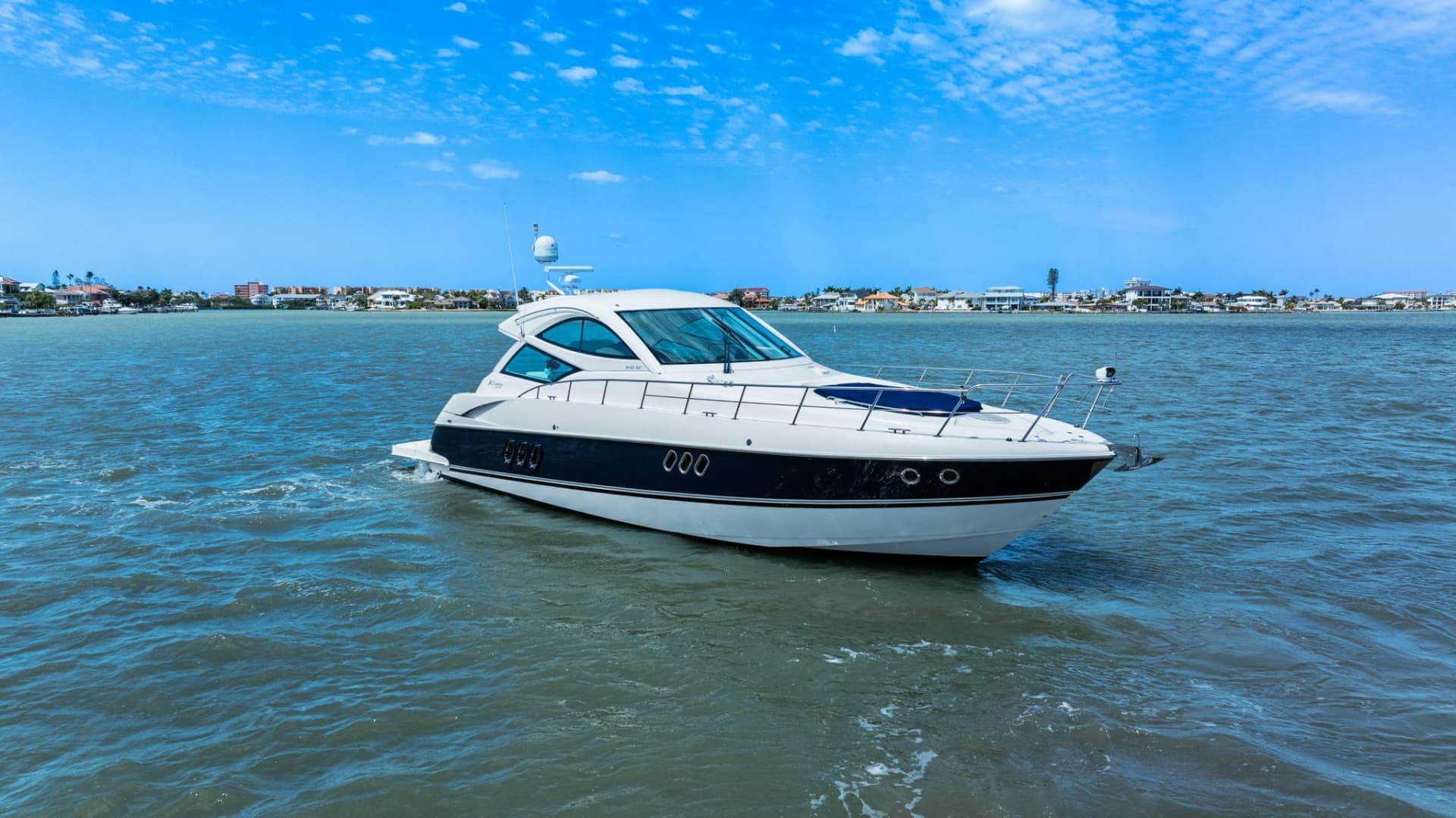 2012 Cruisers Yachts 540 Coupe