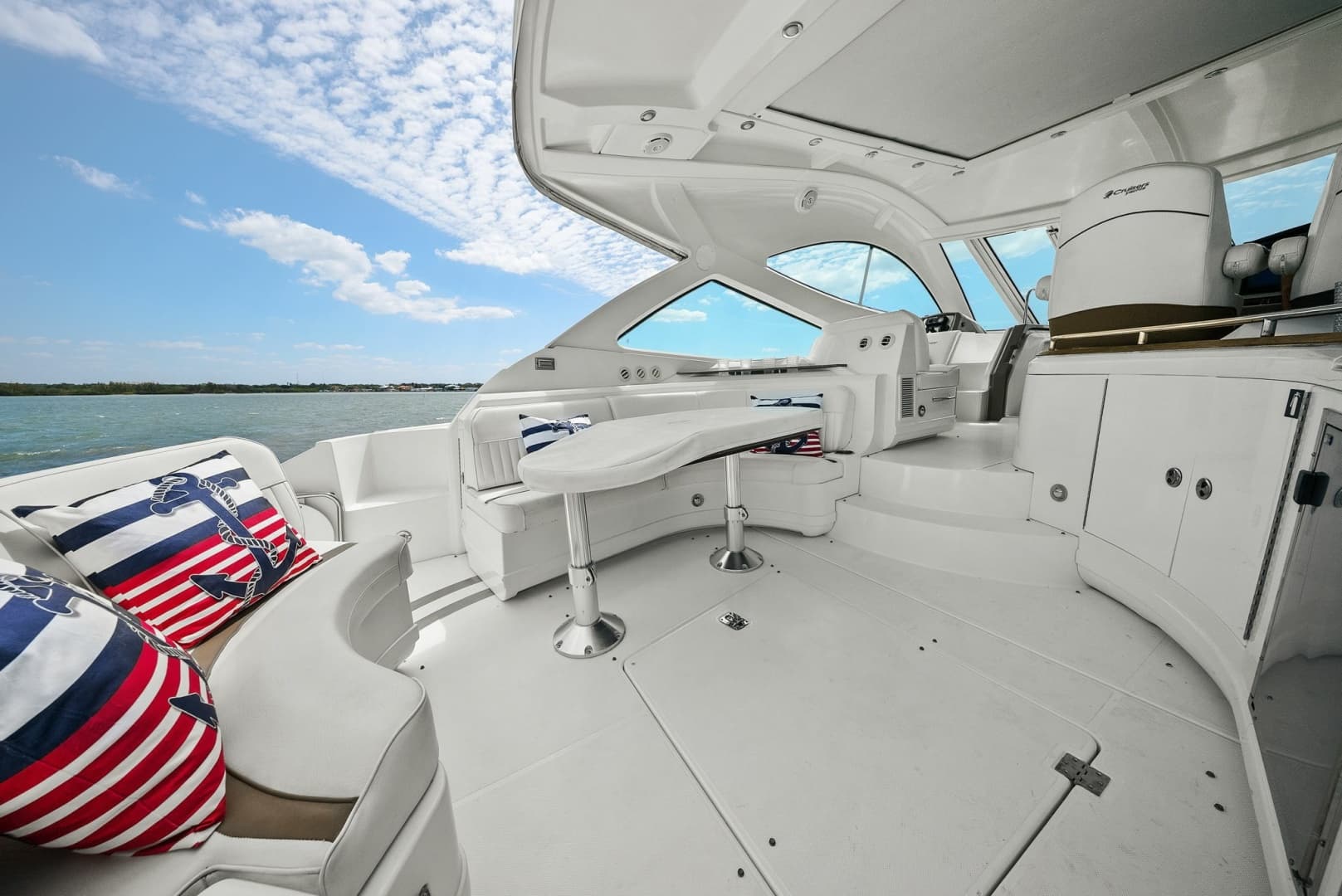 2012 Cruisers Yachts 540 Coupe