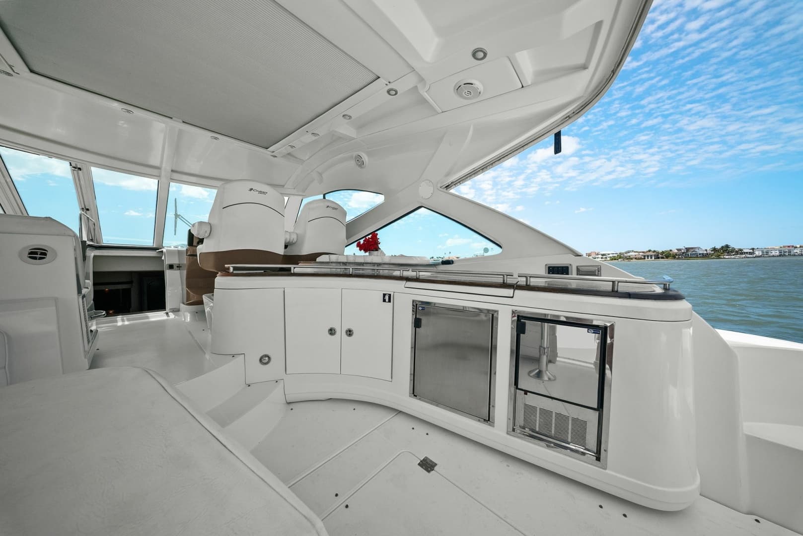 2012 Cruisers Yachts 540 Coupe