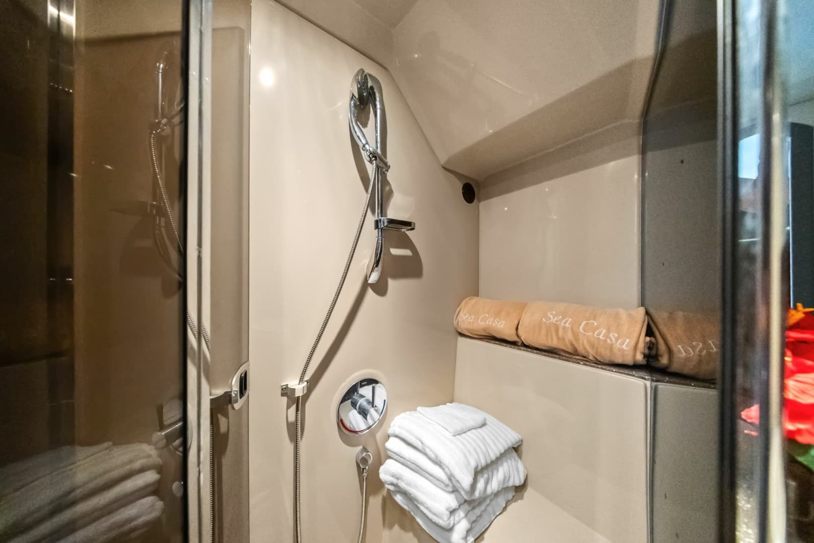 2012 Cruisers Yachts 540 Coupe