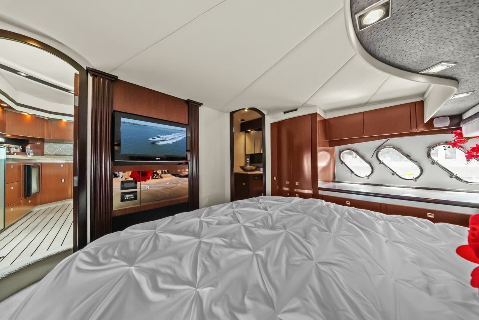 2012 Cruisers Yachts 540 Coupe