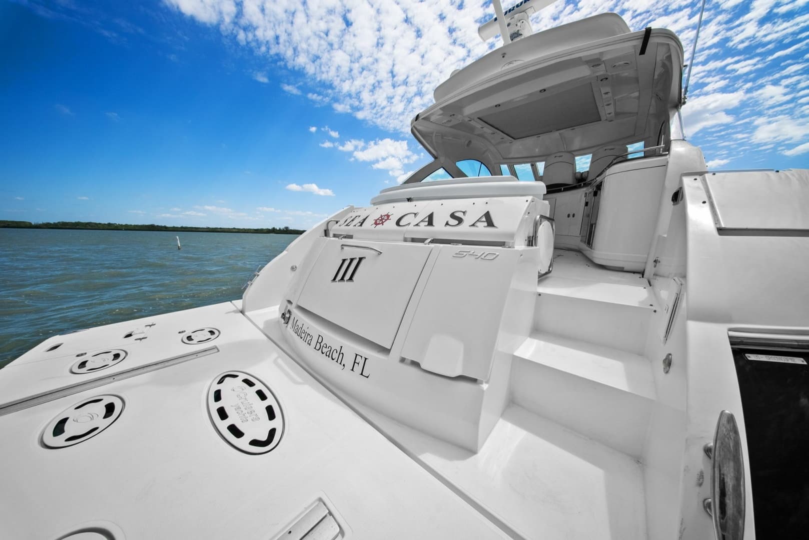 2012 Cruisers Yachts 540 Coupe