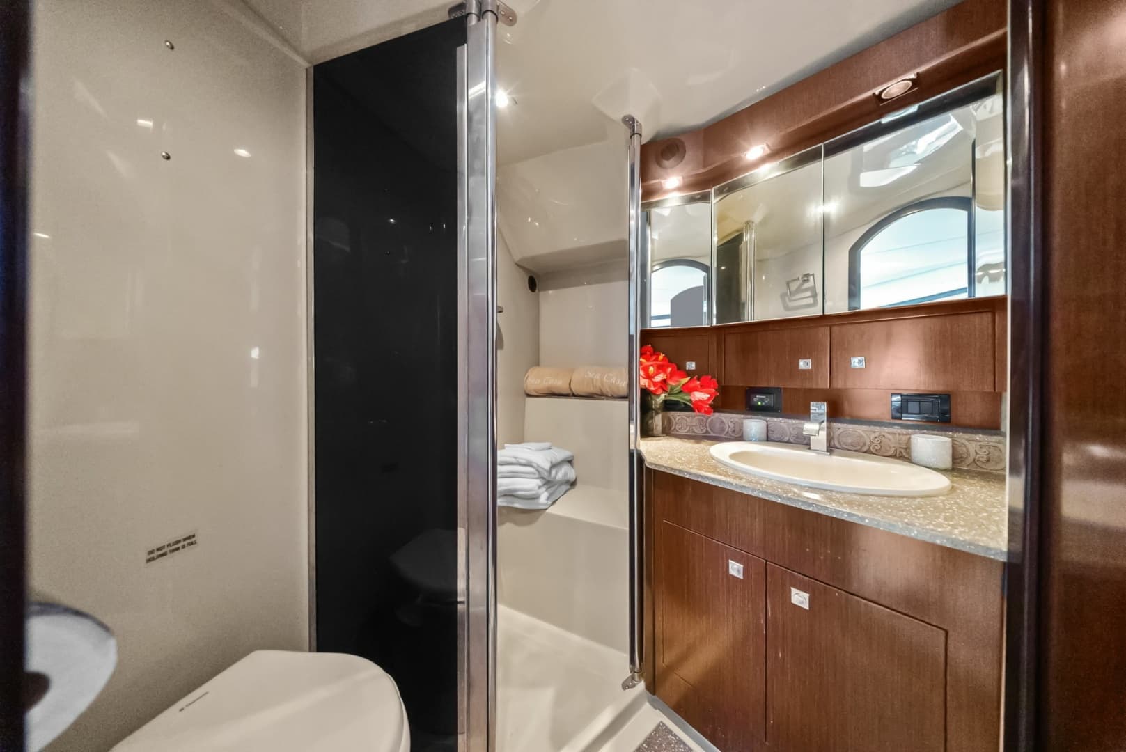 2012 Cruisers Yachts 540 Coupe
