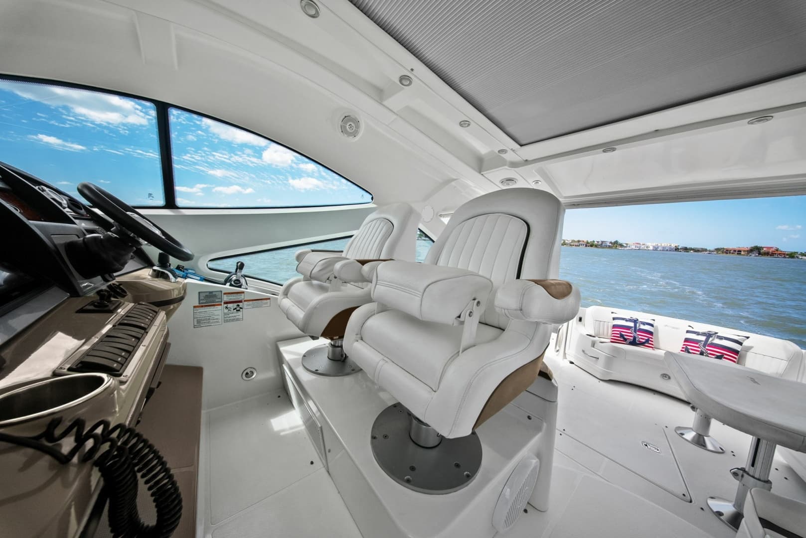 2012 Cruisers Yachts 540 Coupe