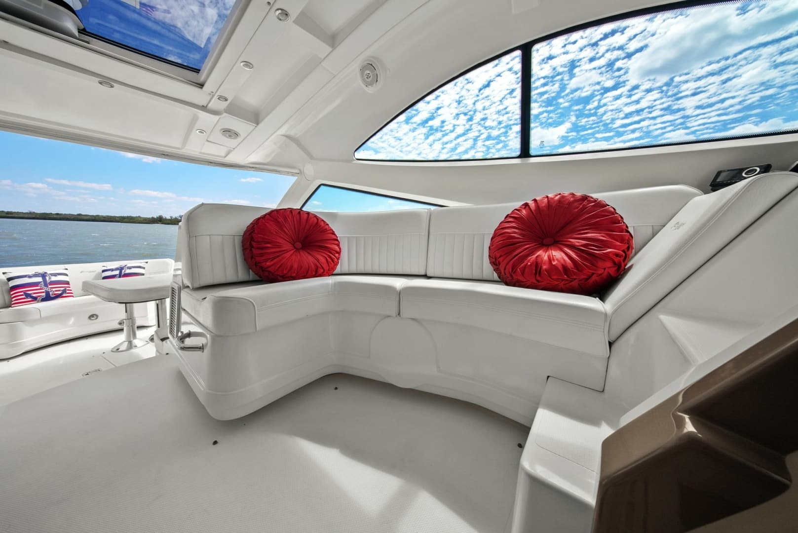 2012 Cruisers Yachts 540 Coupe