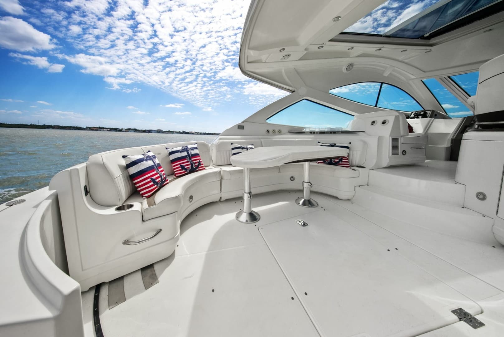 2012 Cruisers Yachts 540 Coupe