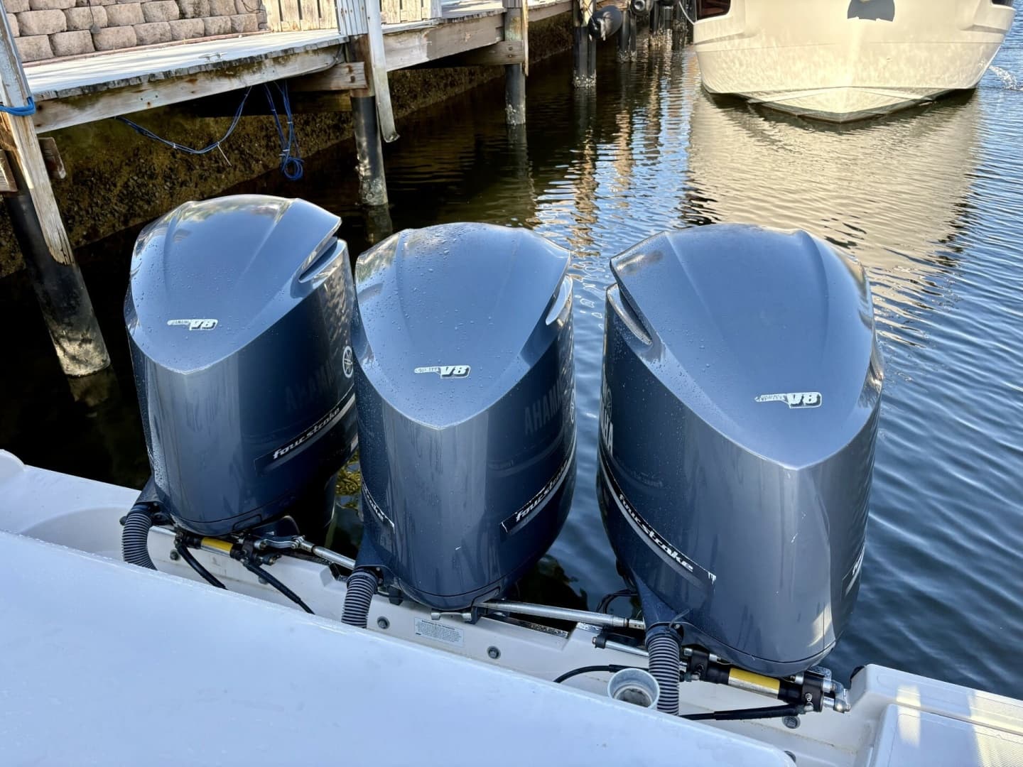 Pursuit 38 SALTY SUSEA - Engines