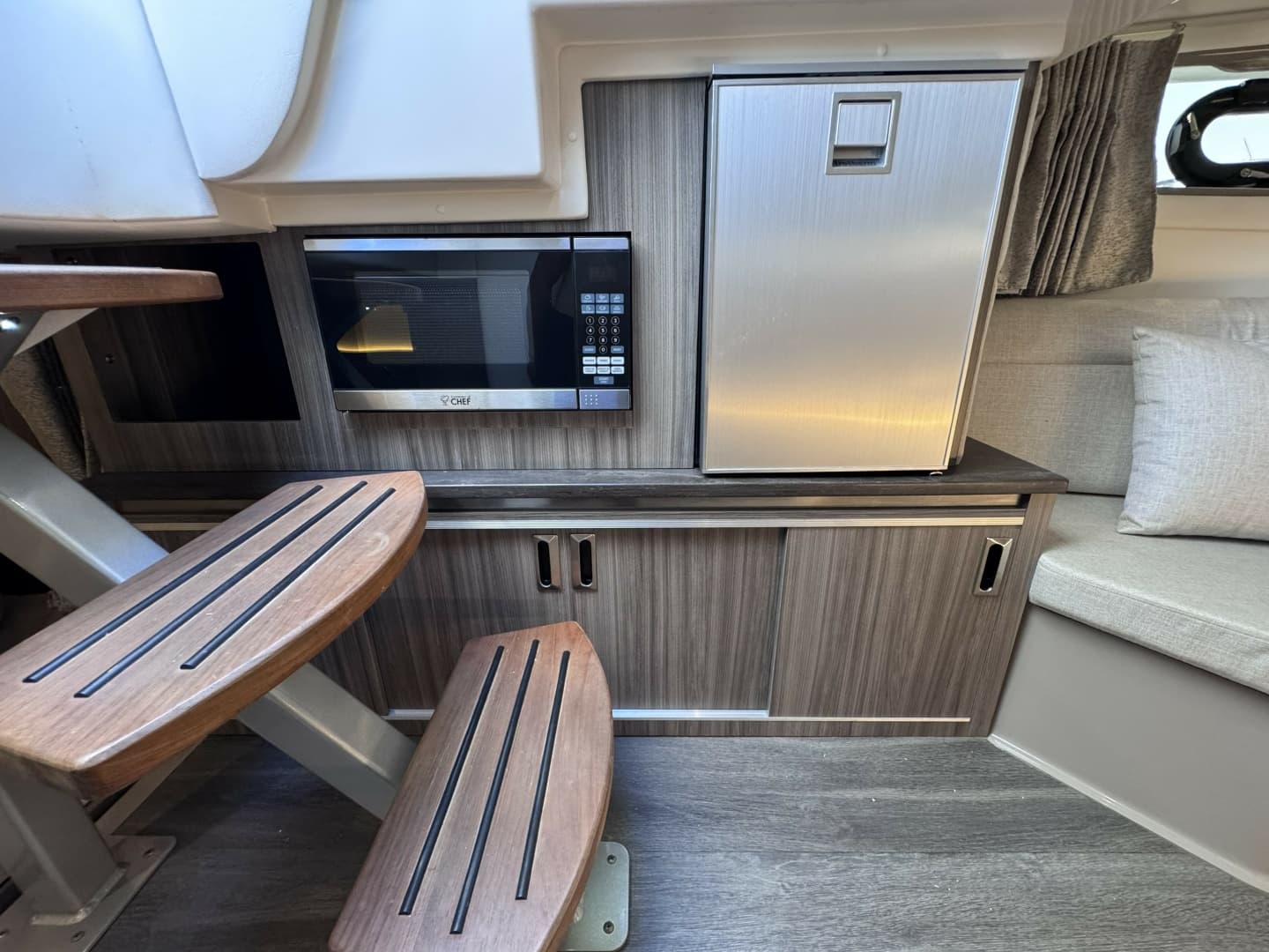 2021 Sea Ray 320 Sundancer