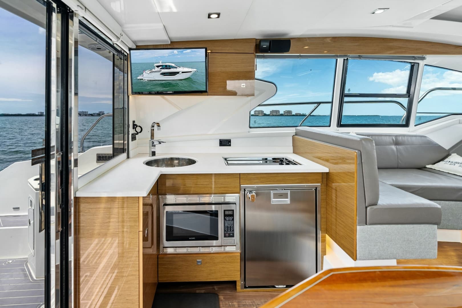 2019 Cruisers Yachts 42 Cantius 'Truly Ineffable'