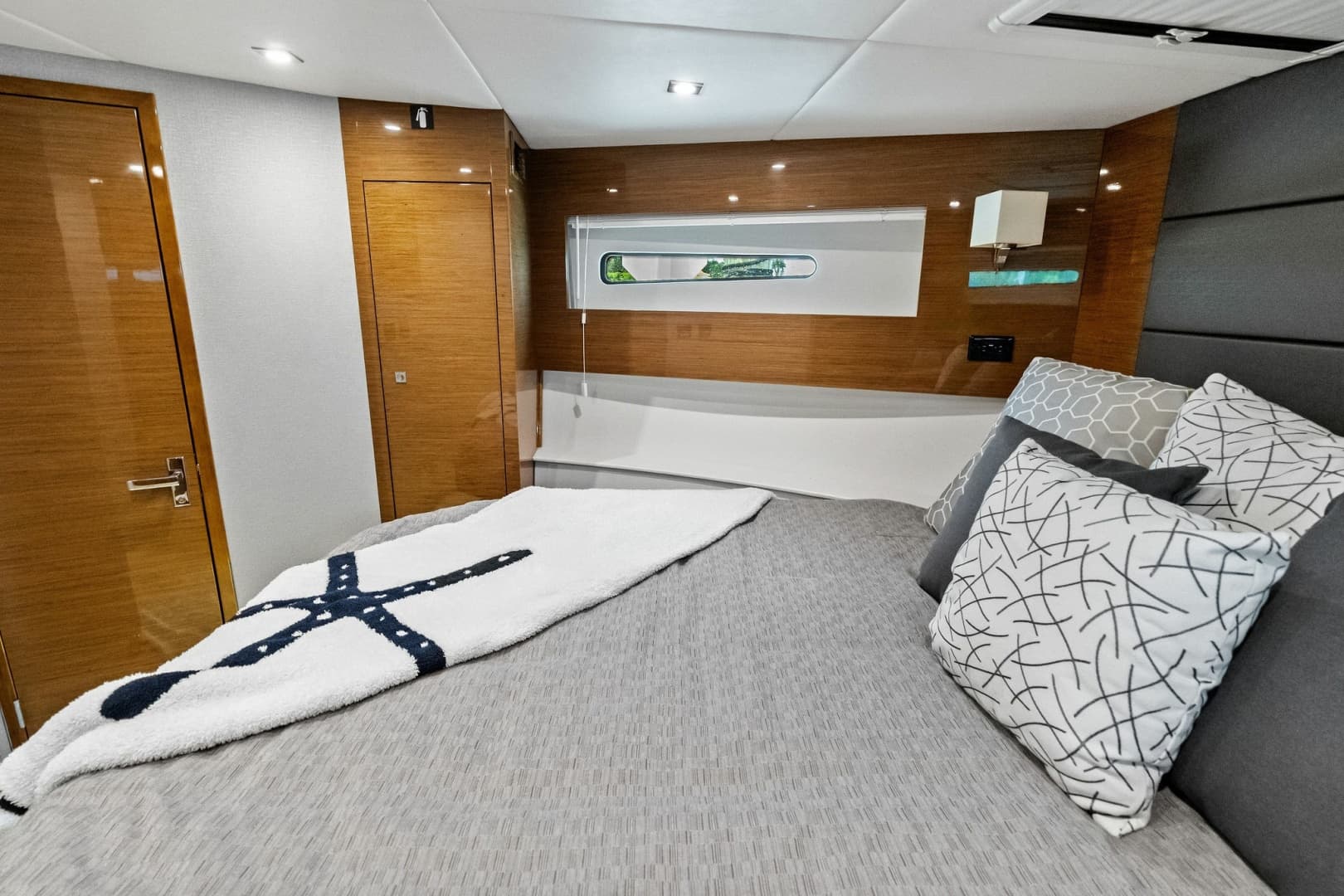 2019 Cruisers Yachts 42 Cantius 'Truly Ineffable'