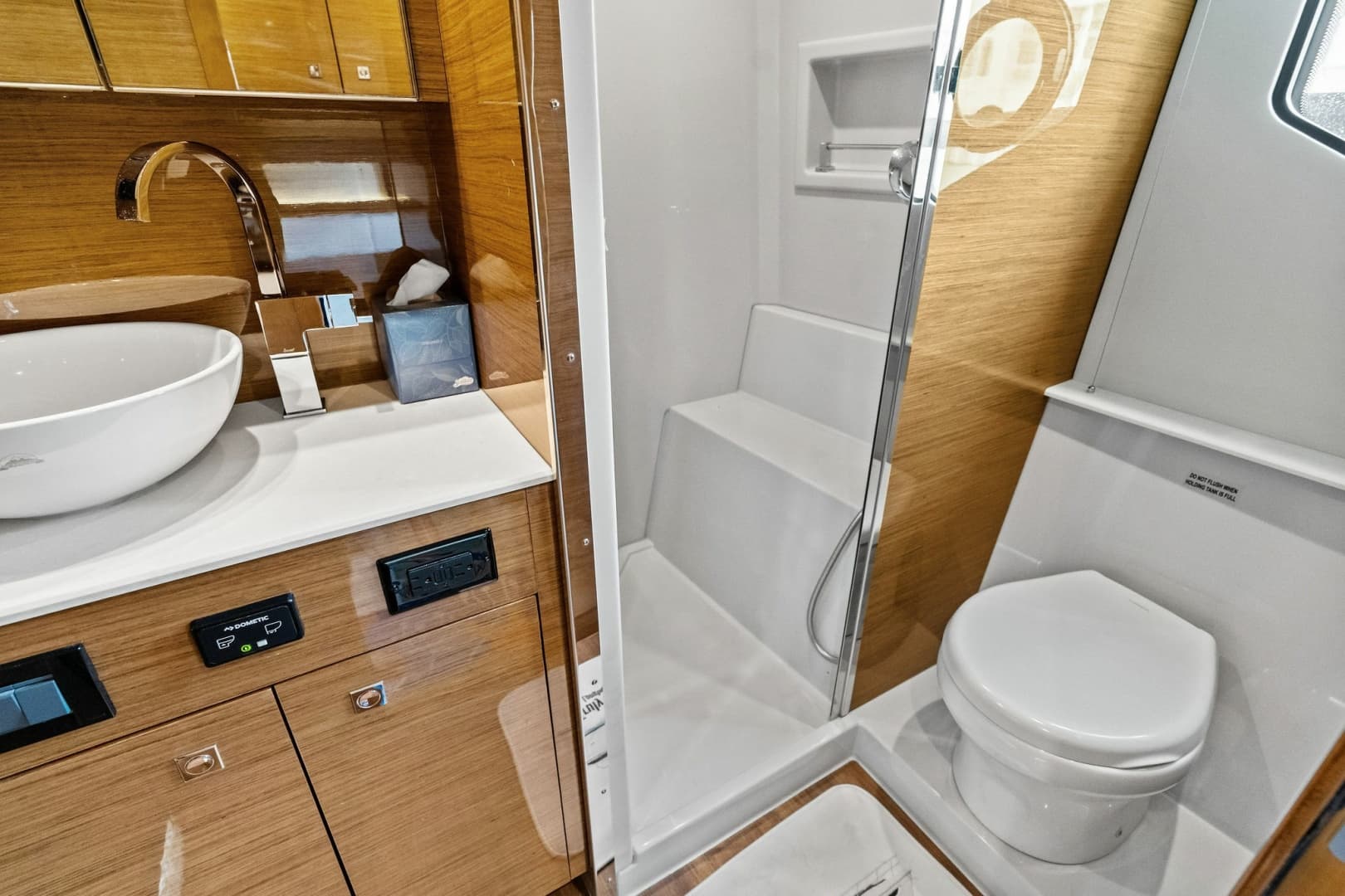 2019 Cruisers Yachts 42 Cantius 'Truly Ineffable'