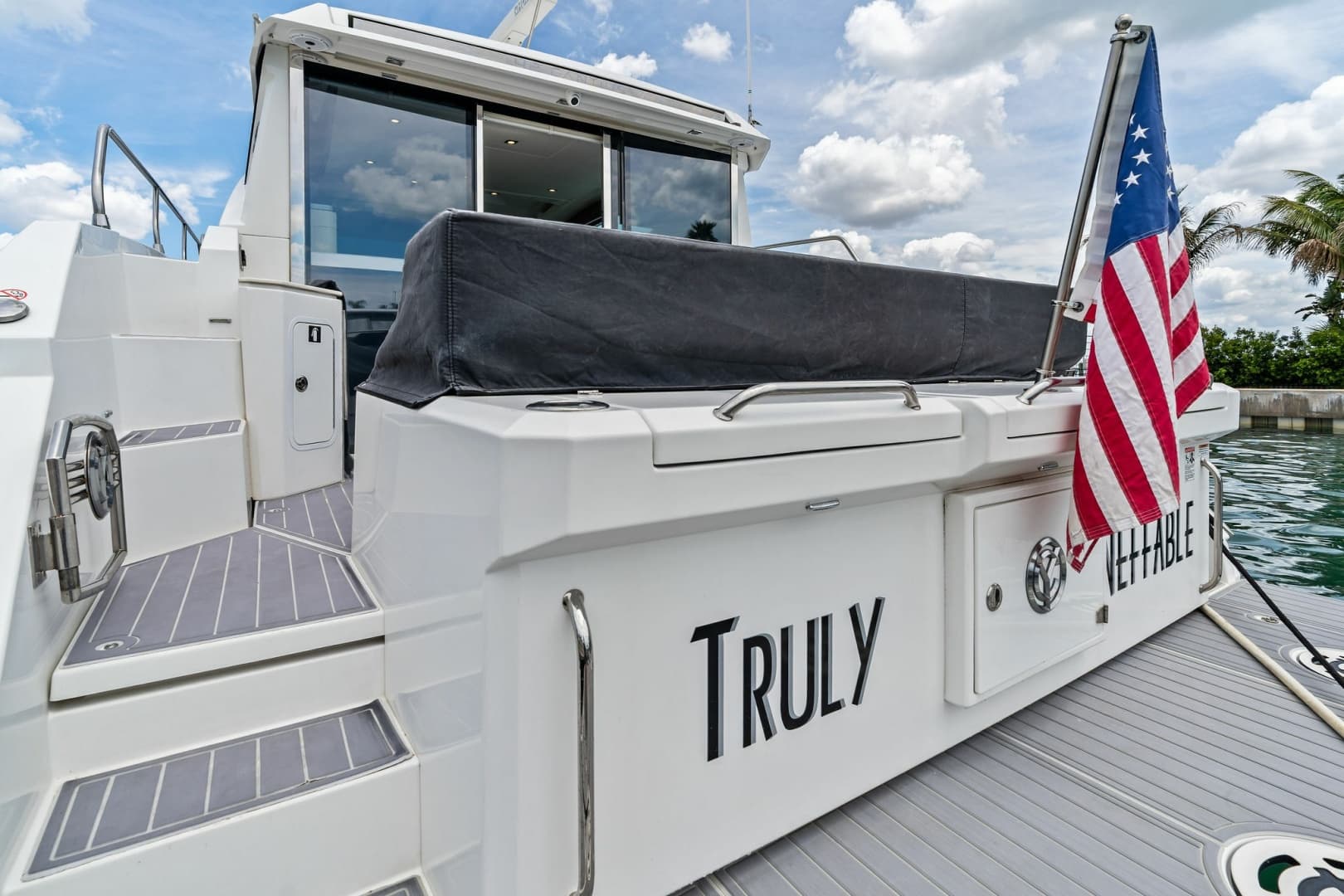 2019 Cruisers Yachts 42 Cantius 'Truly Ineffable'