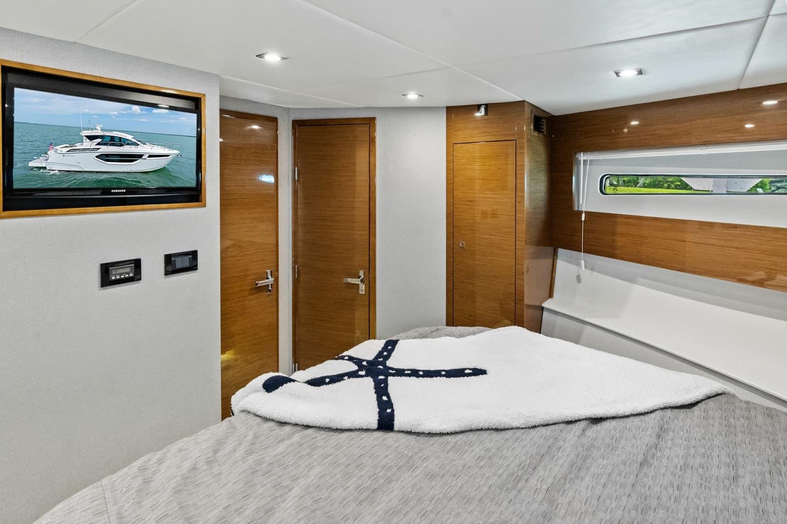 2019 Cruisers Yachts 42 Cantius 'Truly Ineffable'