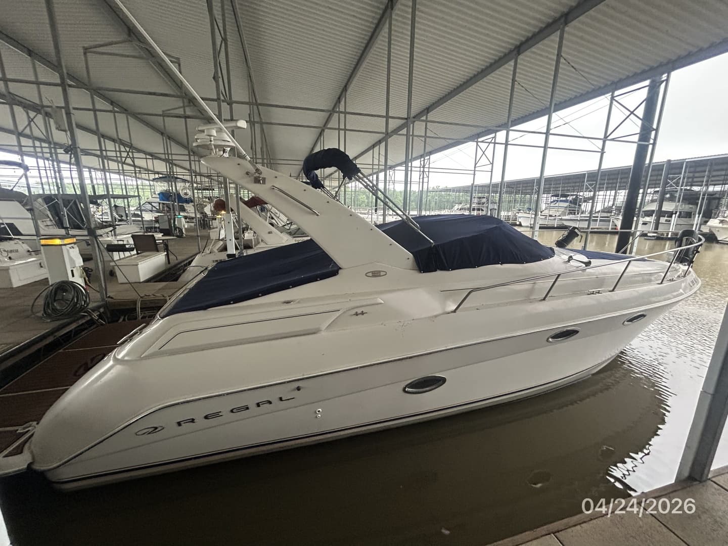 32' Regal starboard profile