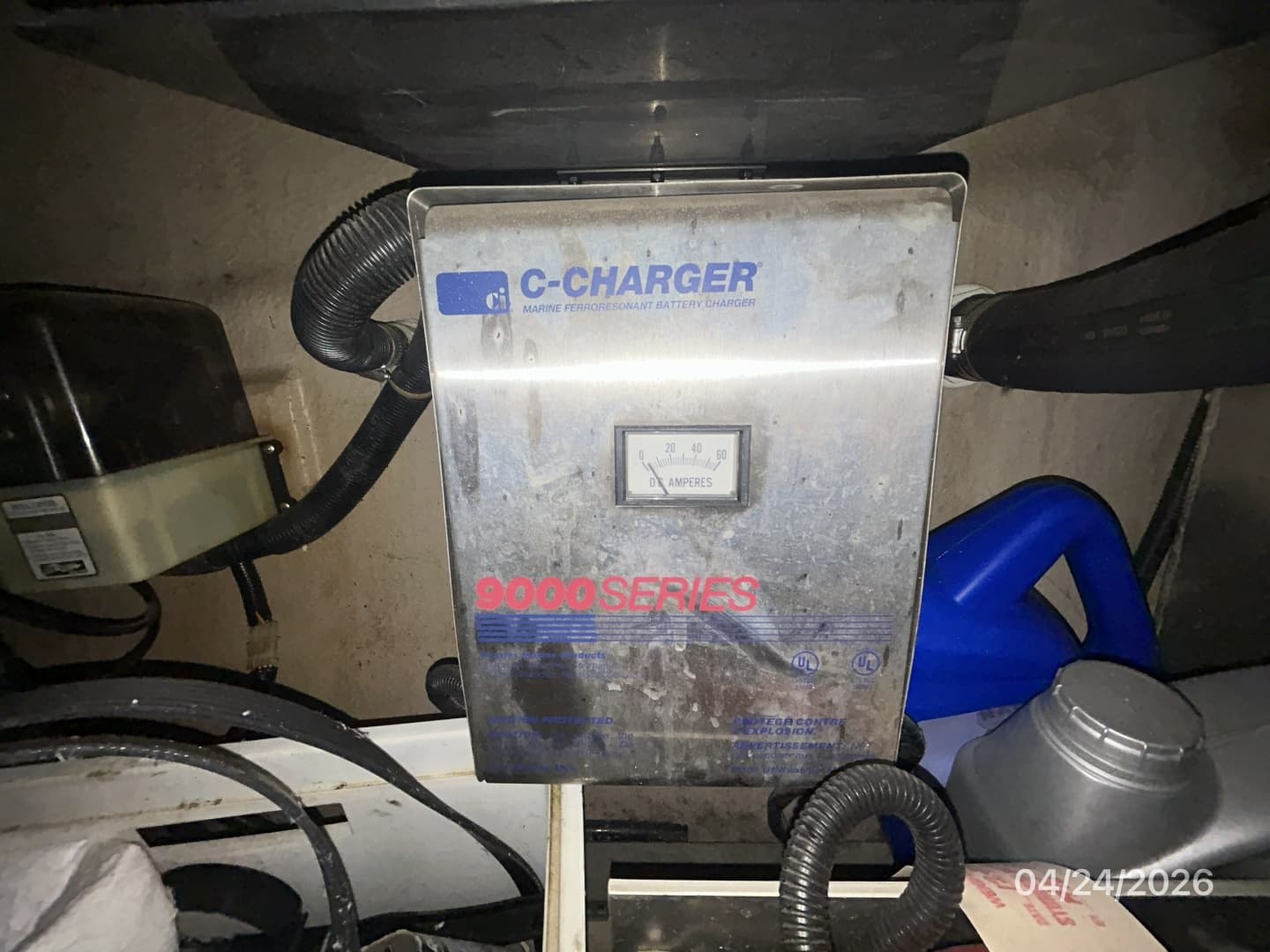 32' Regal battery charger