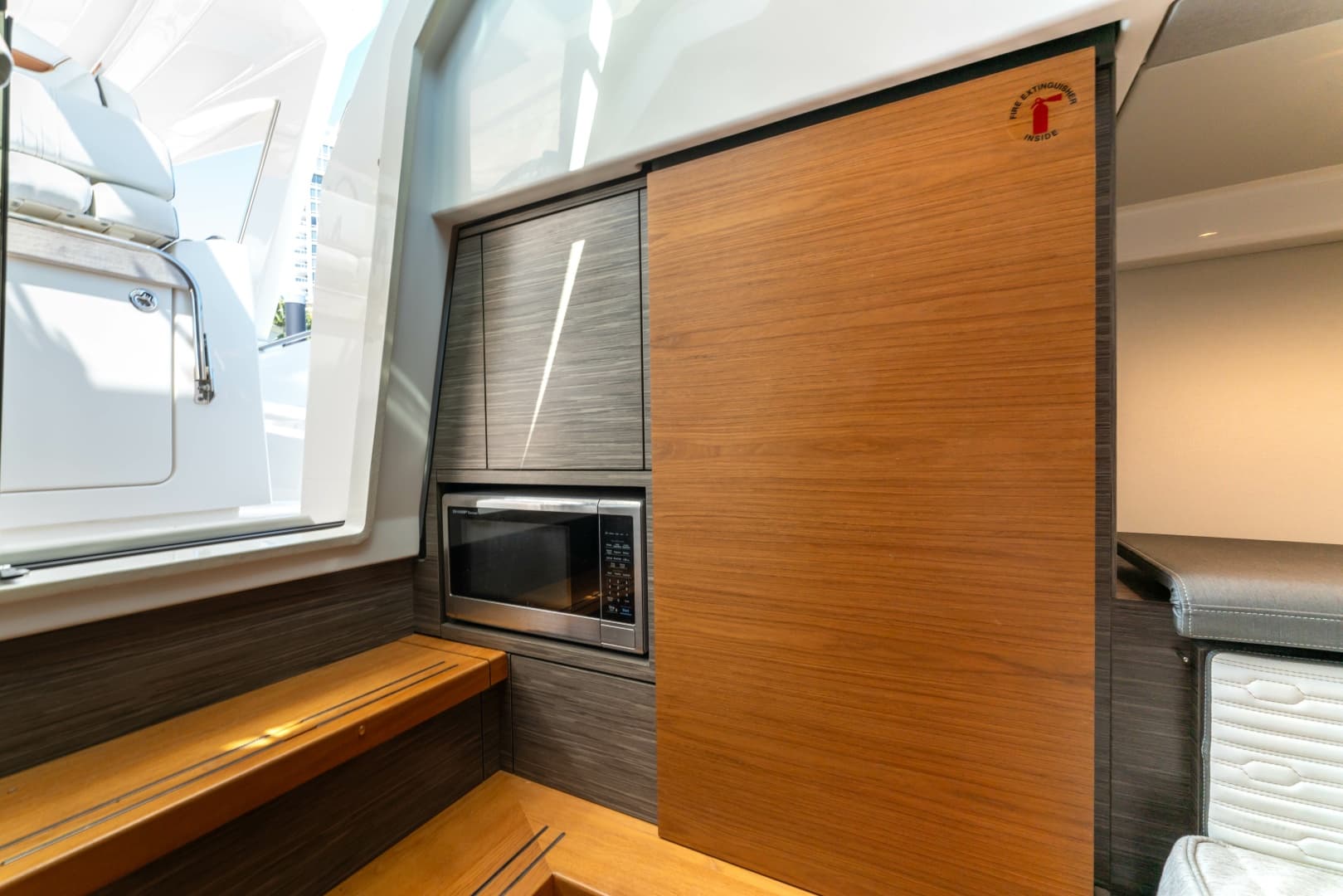 2020 Tiara Yachts 38 LS
