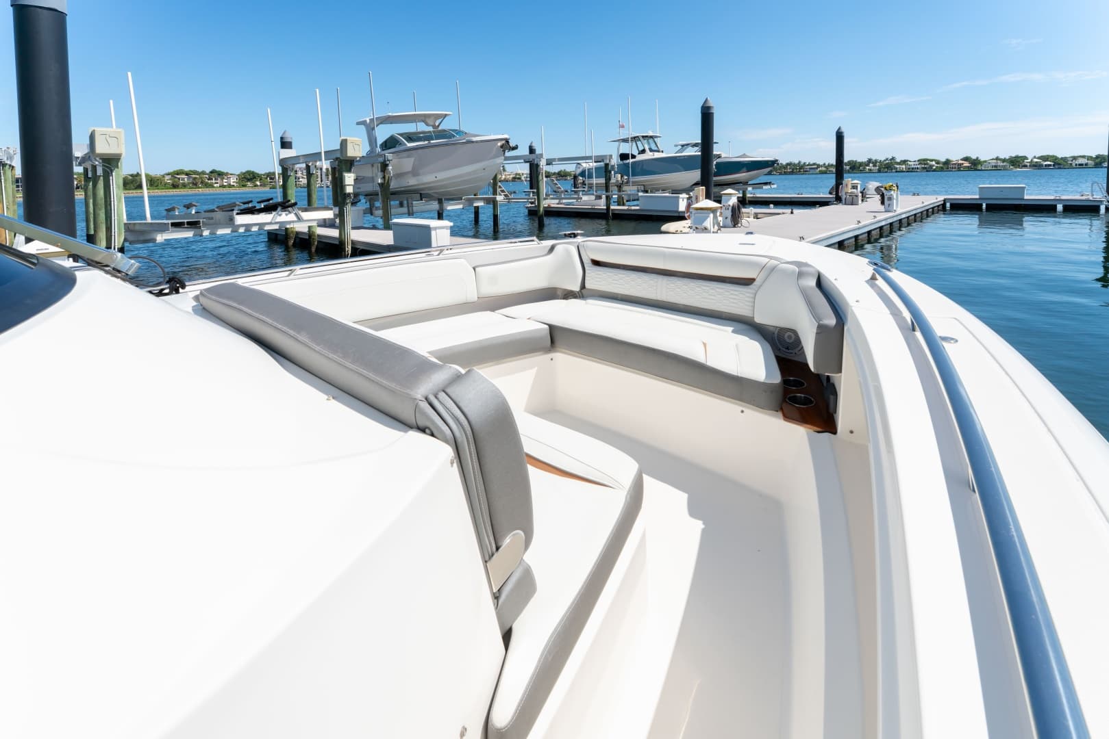 2020 Tiara Yachts 38 LS