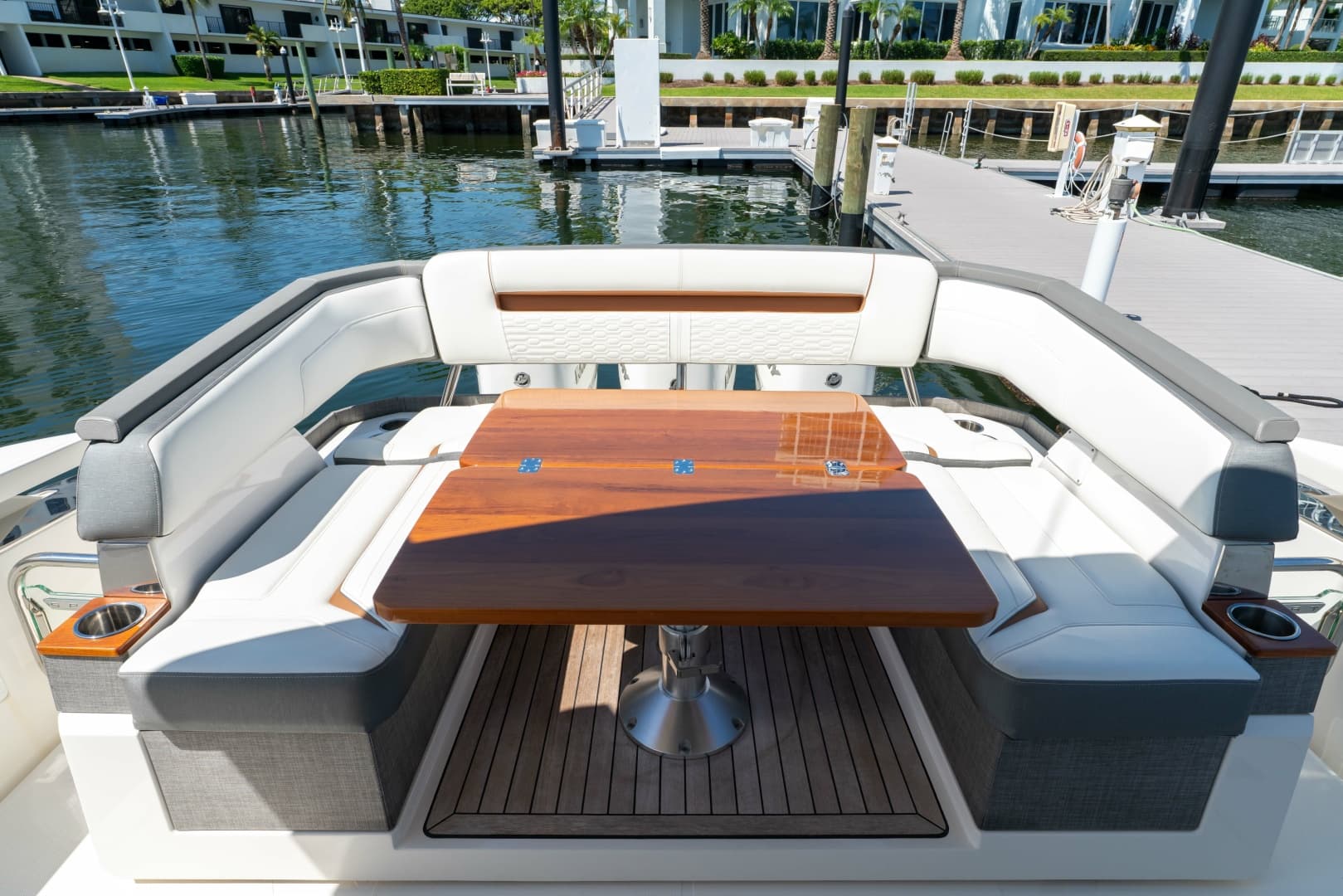 2020 Tiara Yachts 38 LS