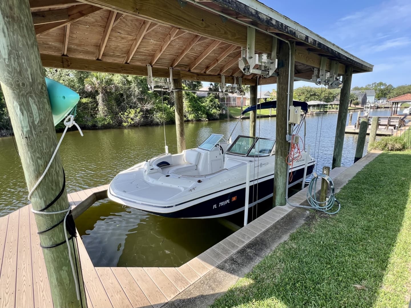 2013 Hurricane SunDeck 187 OB