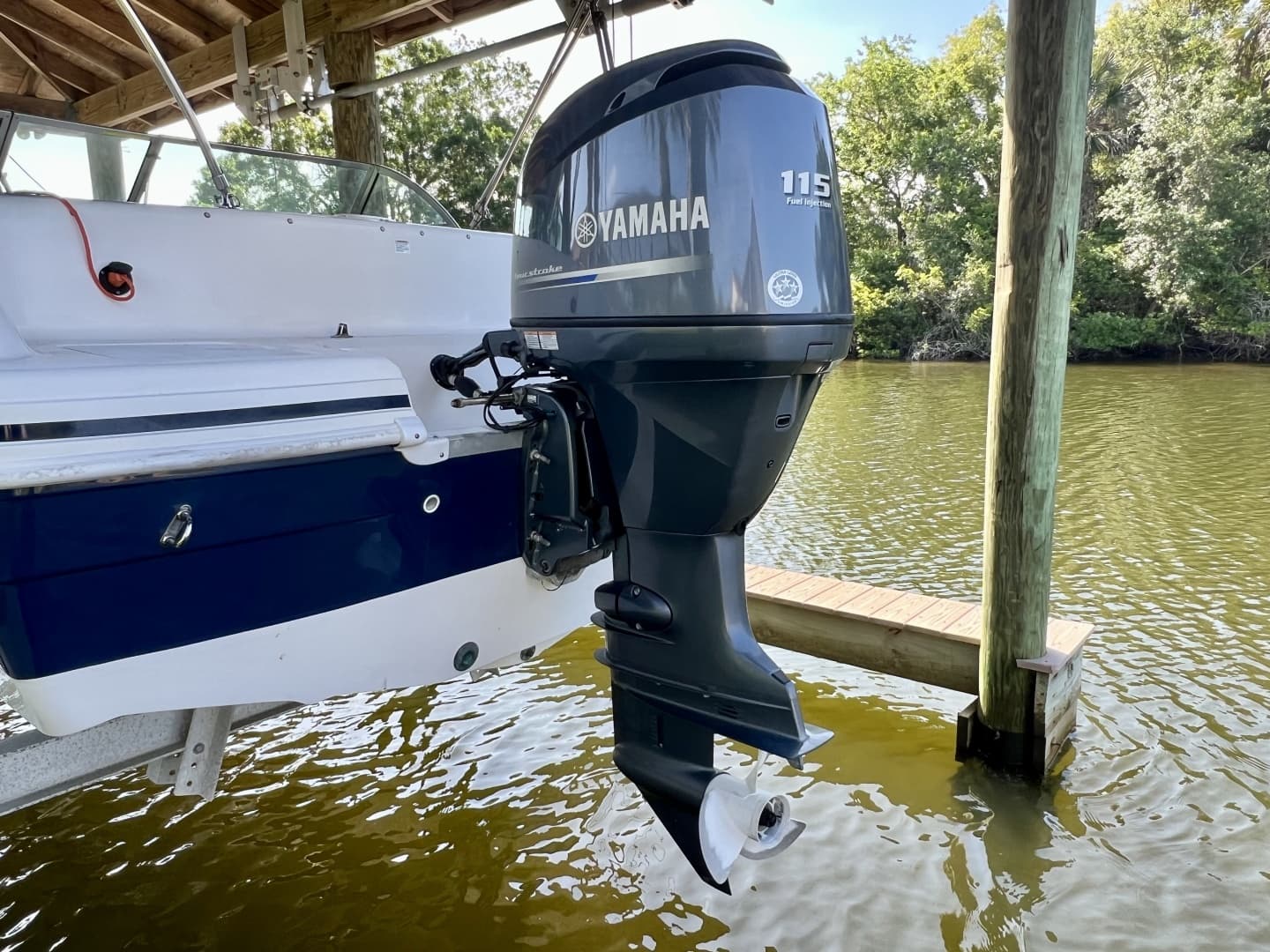 2013 Hurricane SunDeck 187 OB