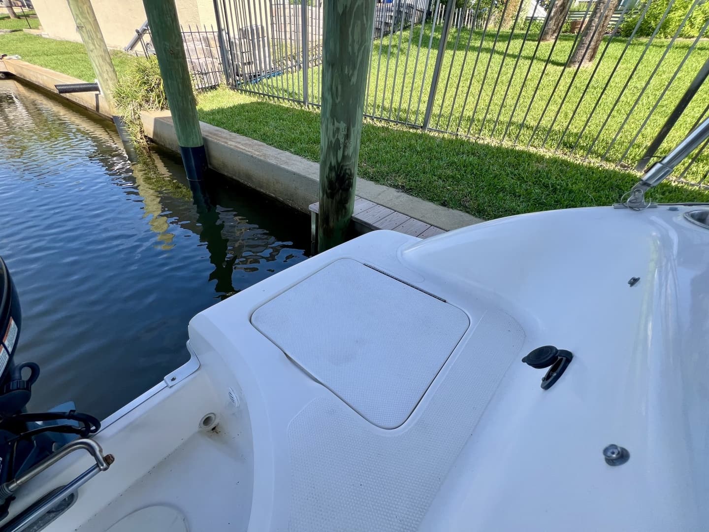 2013 Hurricane SunDeck 187 OB