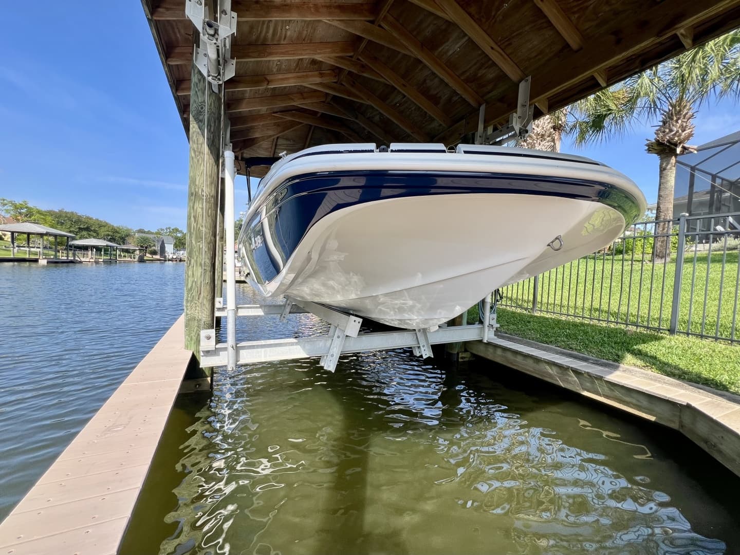 2013 Hurricane SunDeck 187 OB