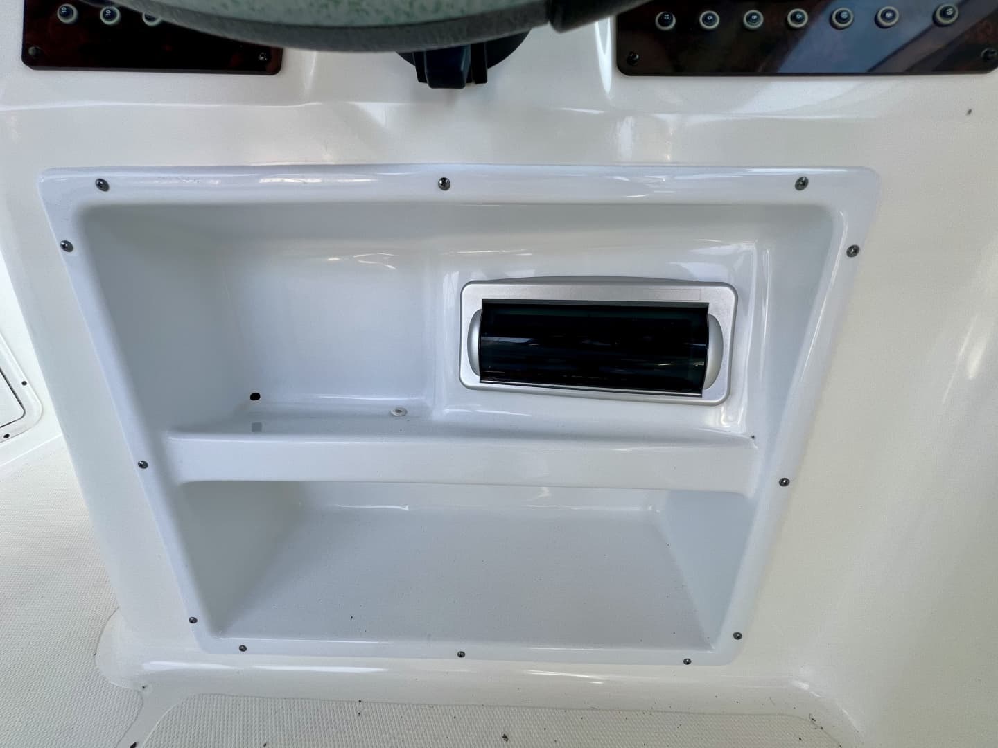 2013 Hurricane SunDeck 187 OB
