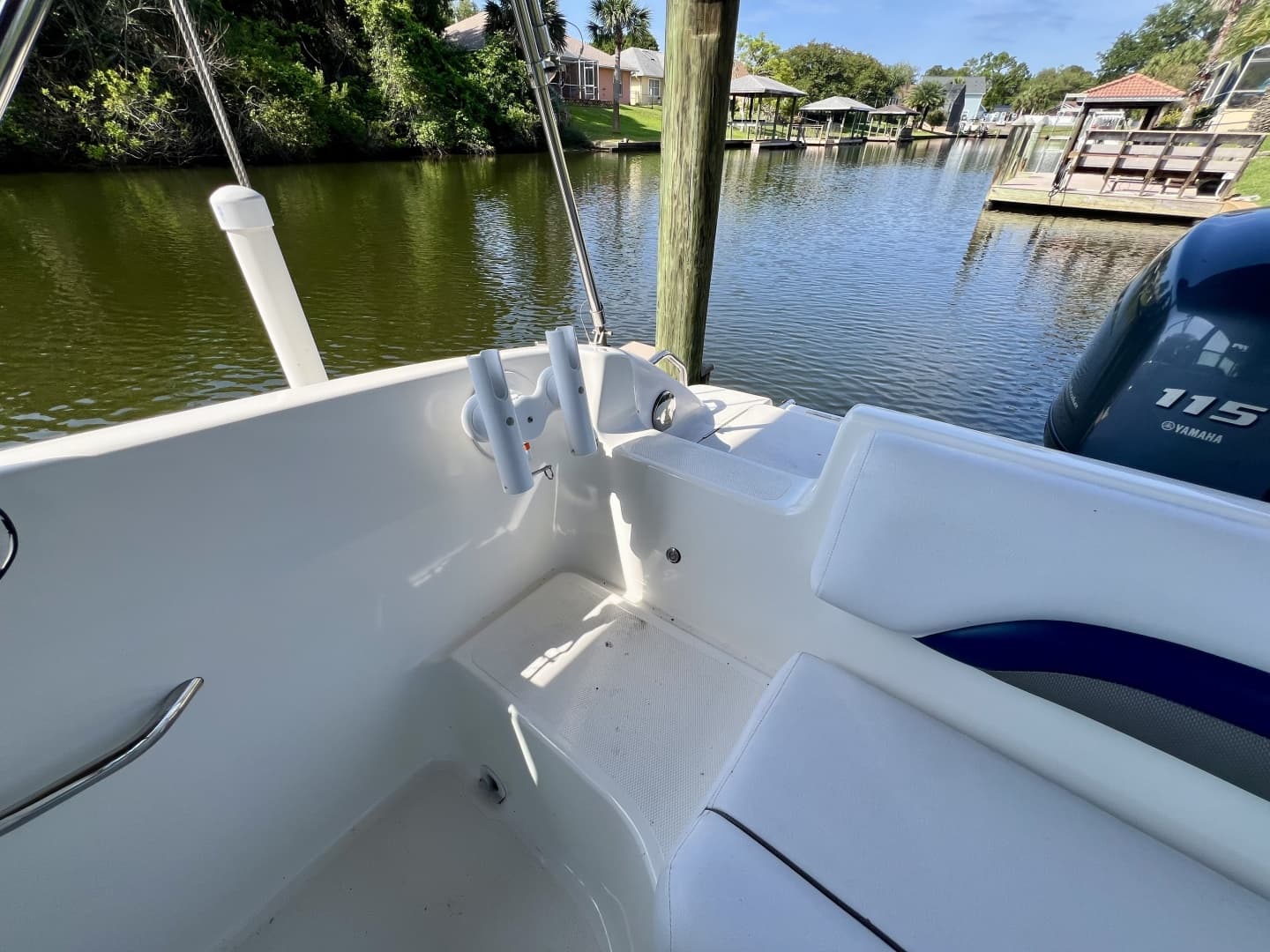 2013 Hurricane SunDeck 187 OB