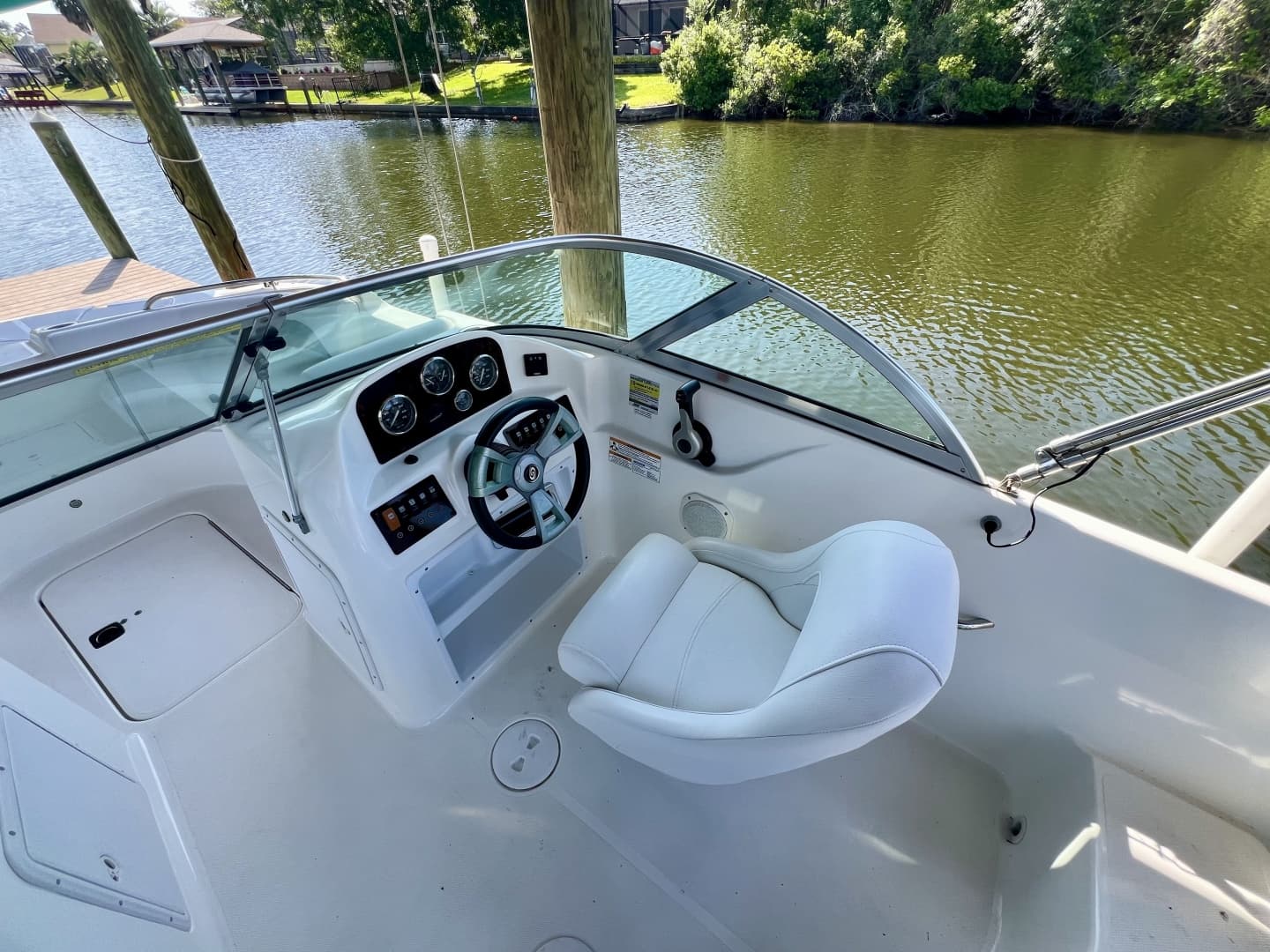2013 Hurricane SunDeck 187 OB