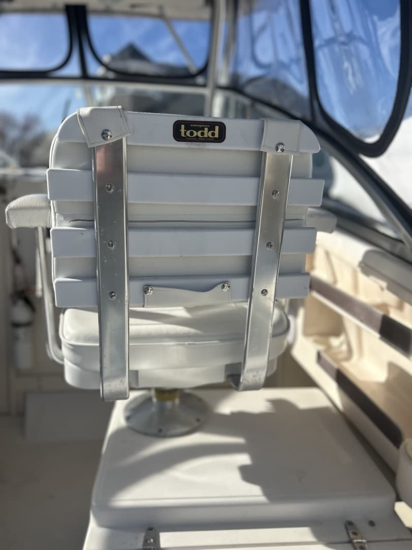 Todd Enterprises Helm Chair