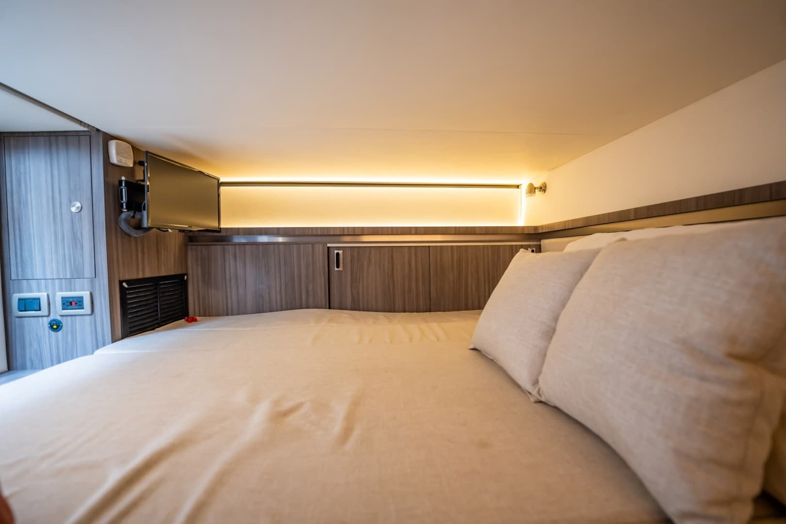 2021 Sea Ray Sundancer 320 Outboard