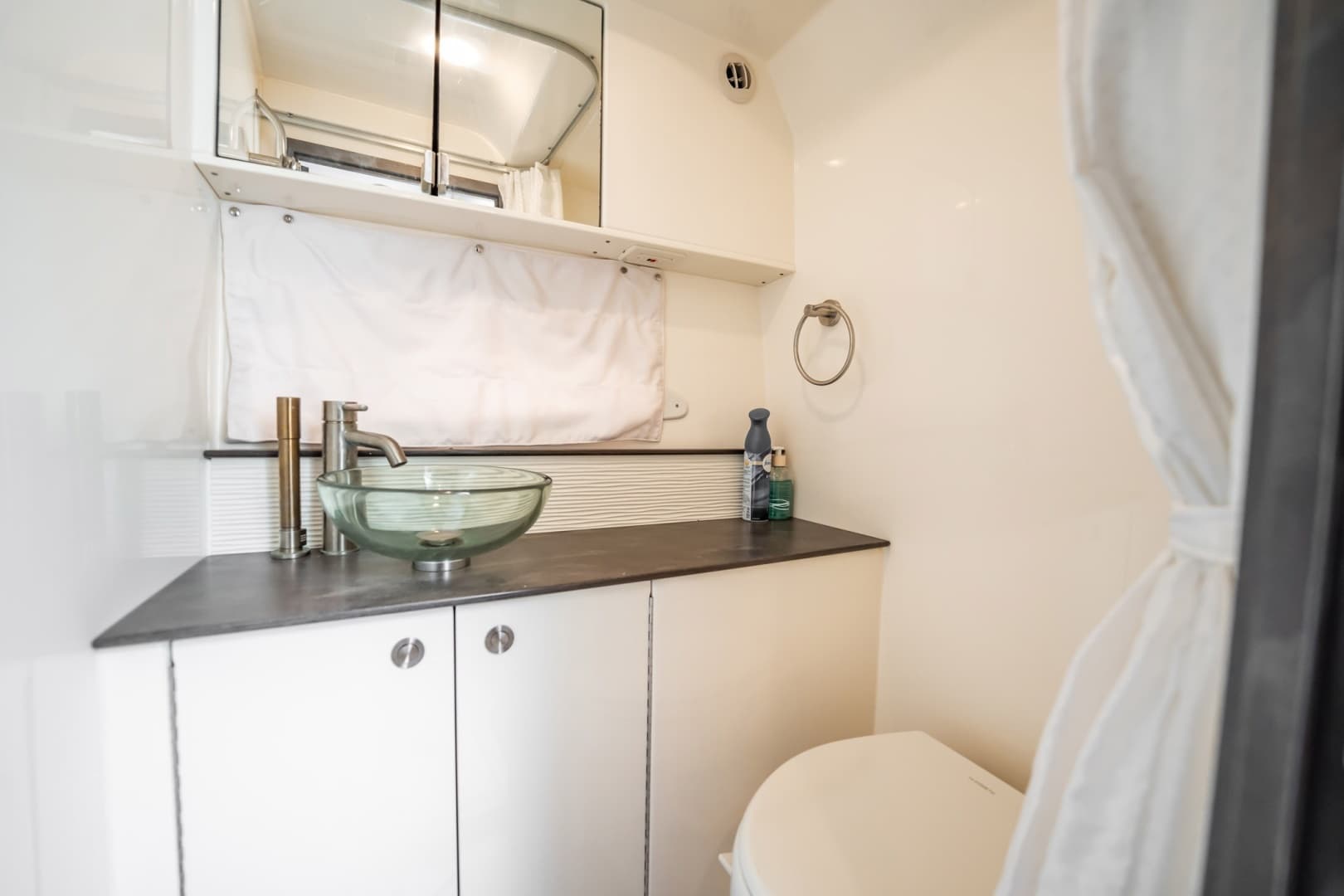 2021 Sea Ray Sundancer 320 Outboard