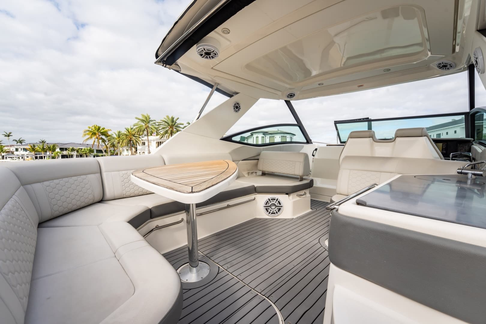 2021 Sea Ray Sundancer 320 Outboard