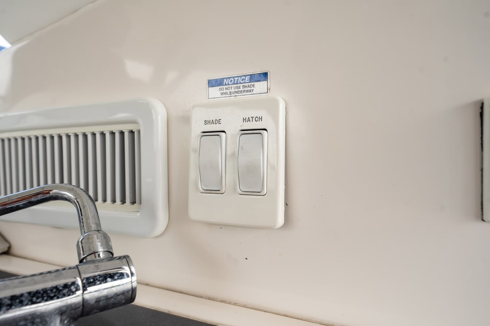 2021 Sea Ray Sundancer 320 Outboard