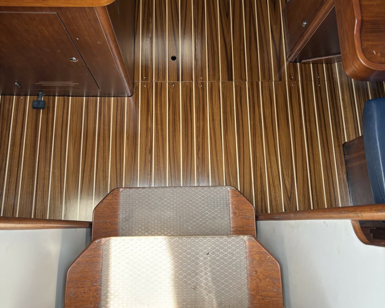 J/109 Shoal Draft with Carbon Spars New Cabin Sole
