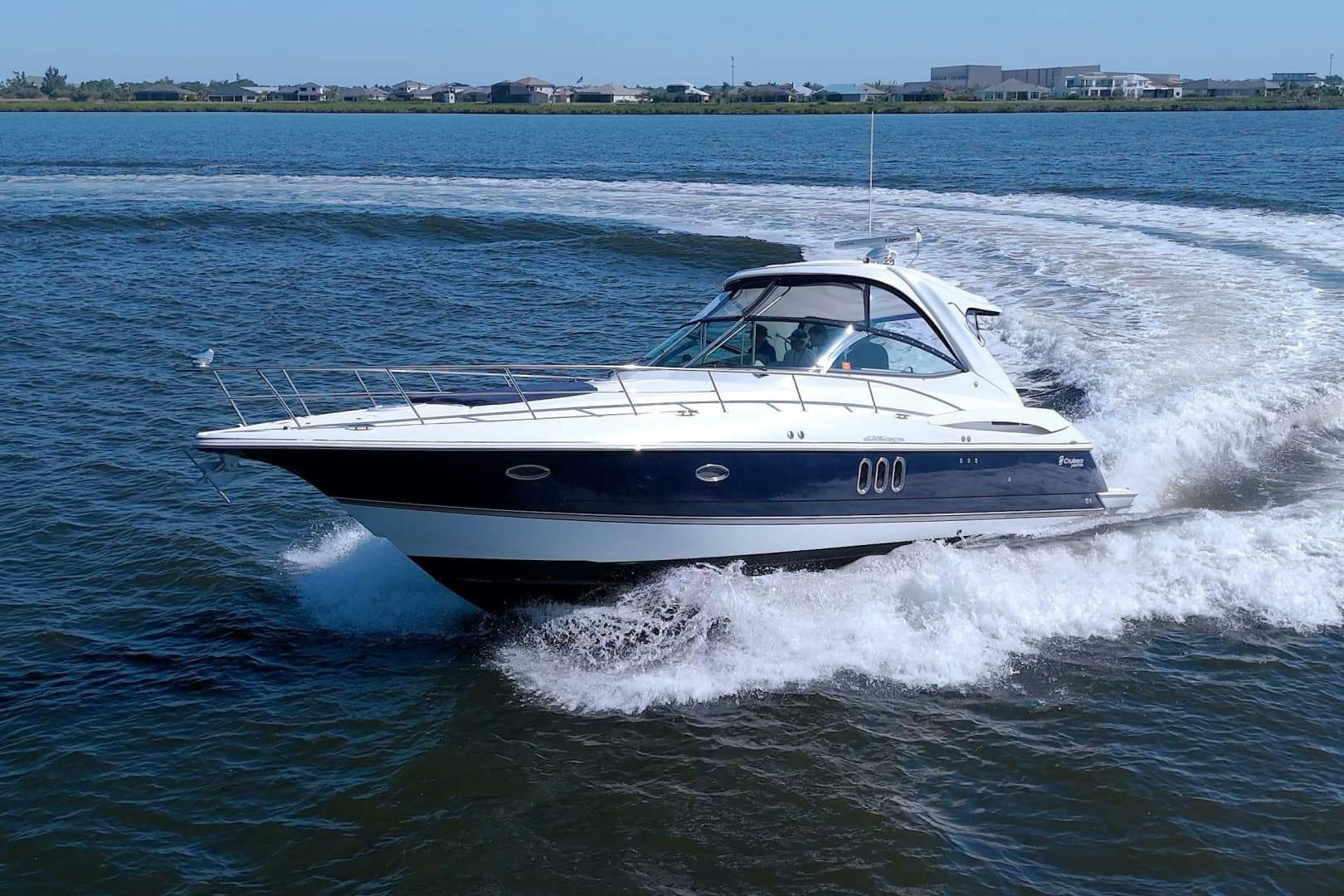 2008 Cruisers Yachts 420 Express