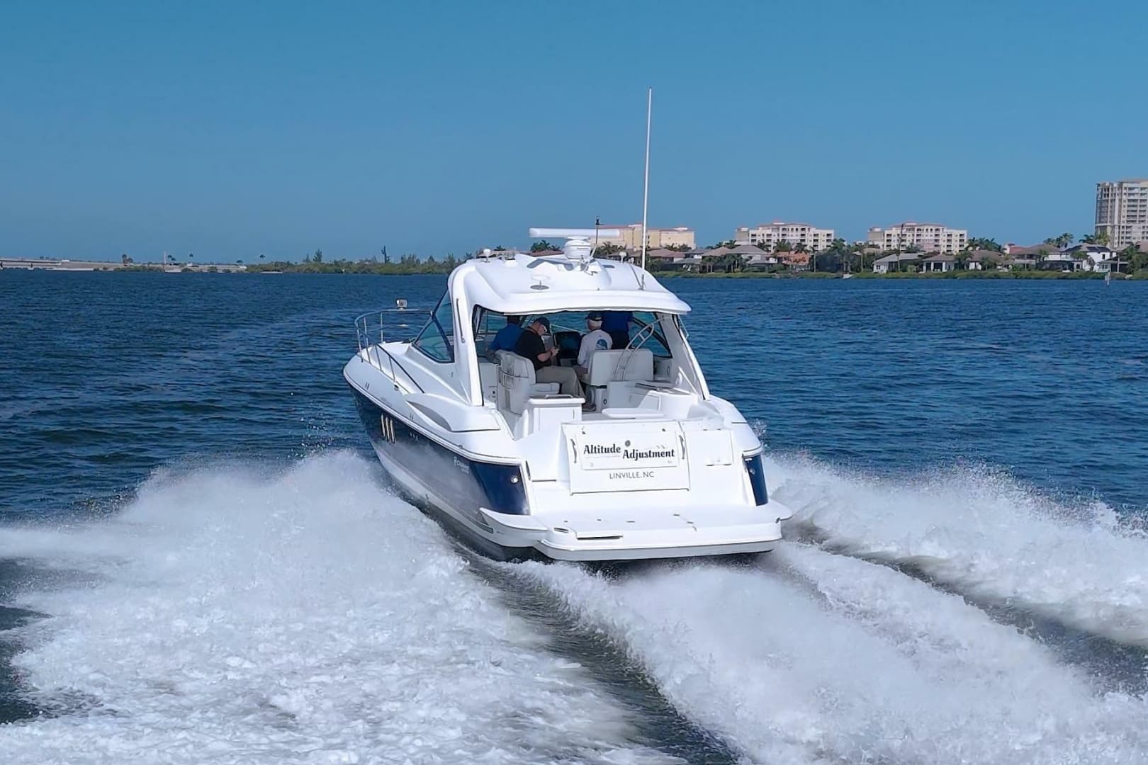 2008 Cruisers Yachts 420 Express