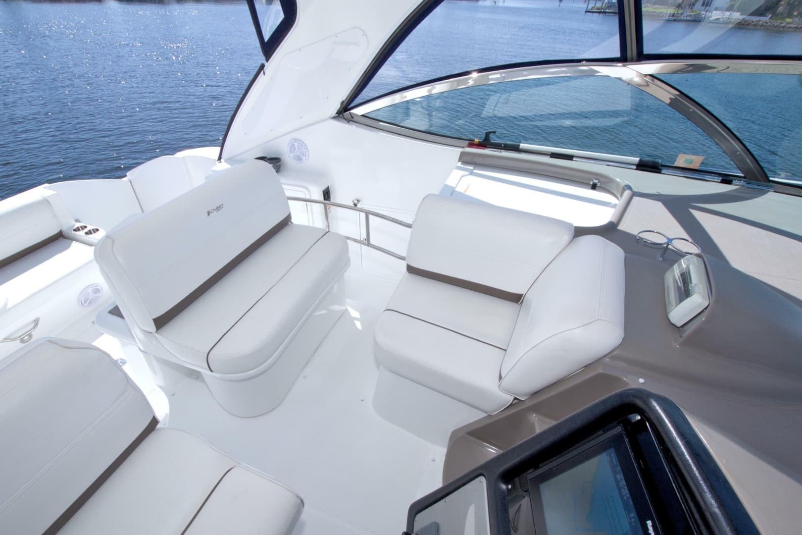 2008 Cruisers Yachts 420 Express