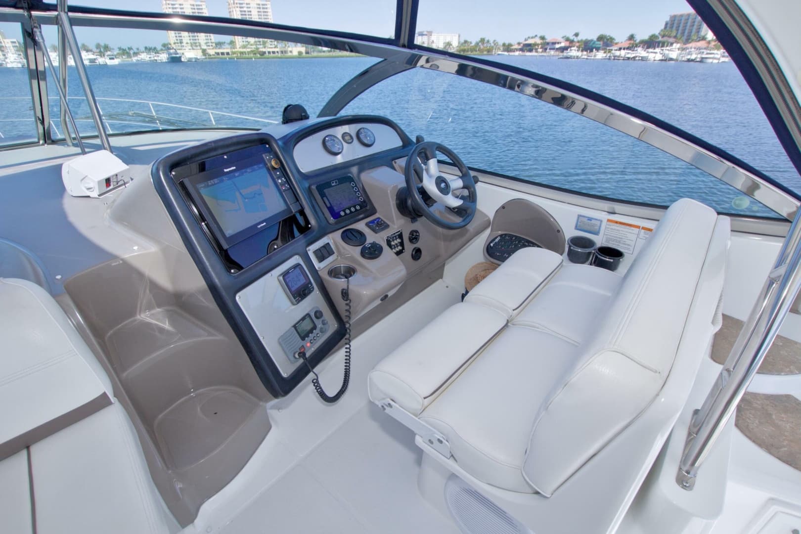 2008 Cruisers Yachts 420 Express