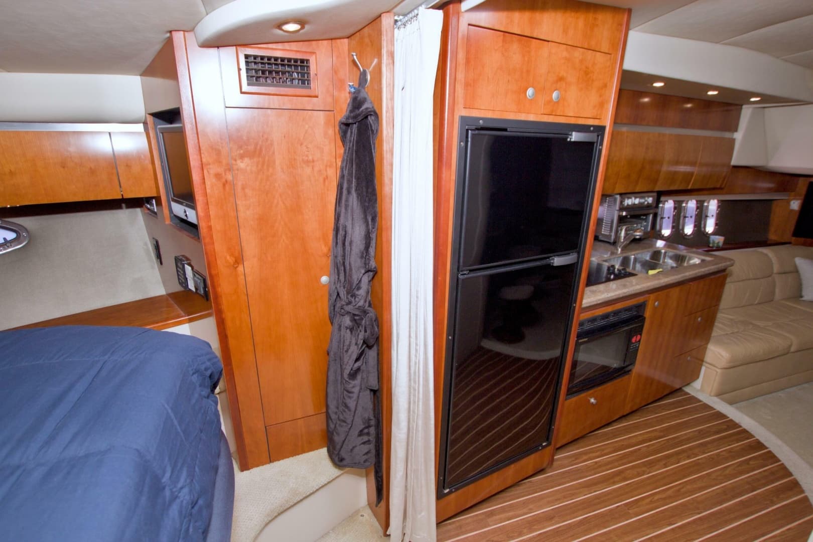 2008 Cruisers Yachts 420 Express