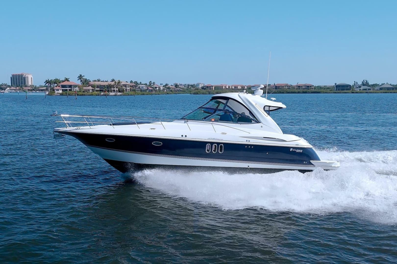 2008 Cruisers Yachts 420 Express