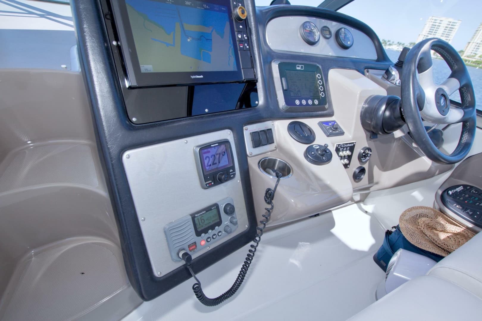 2008 Cruisers Yachts 420 Express