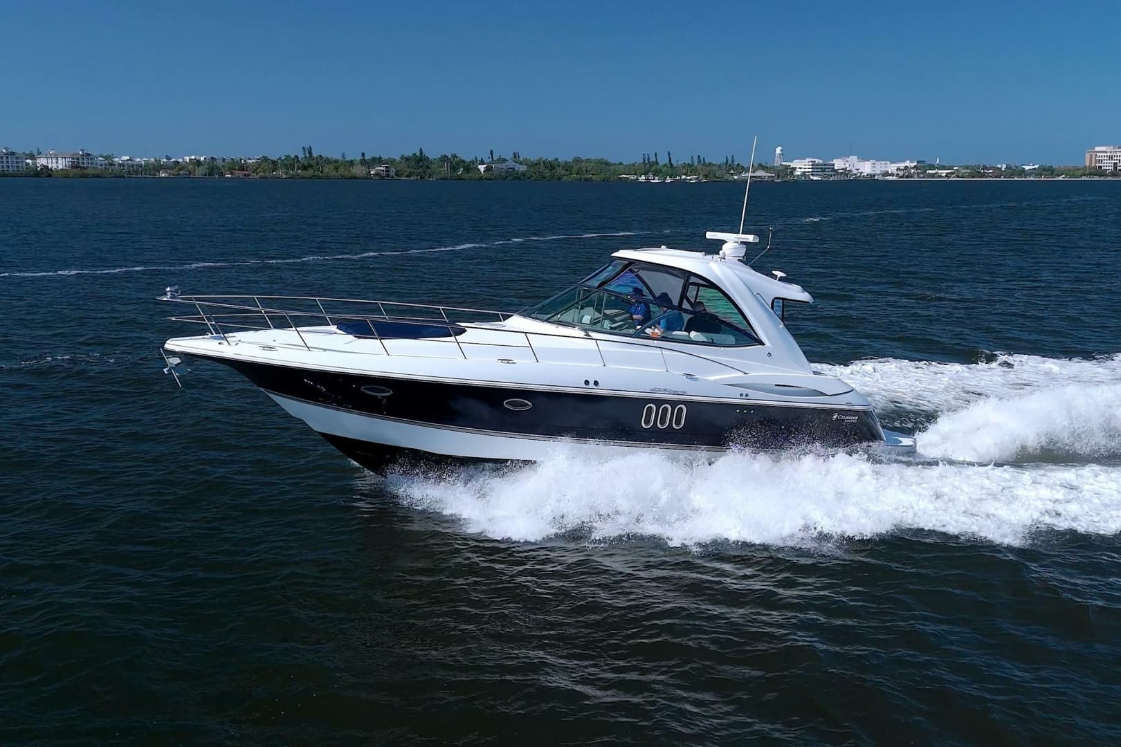 2008 Cruisers Yachts 420 Express