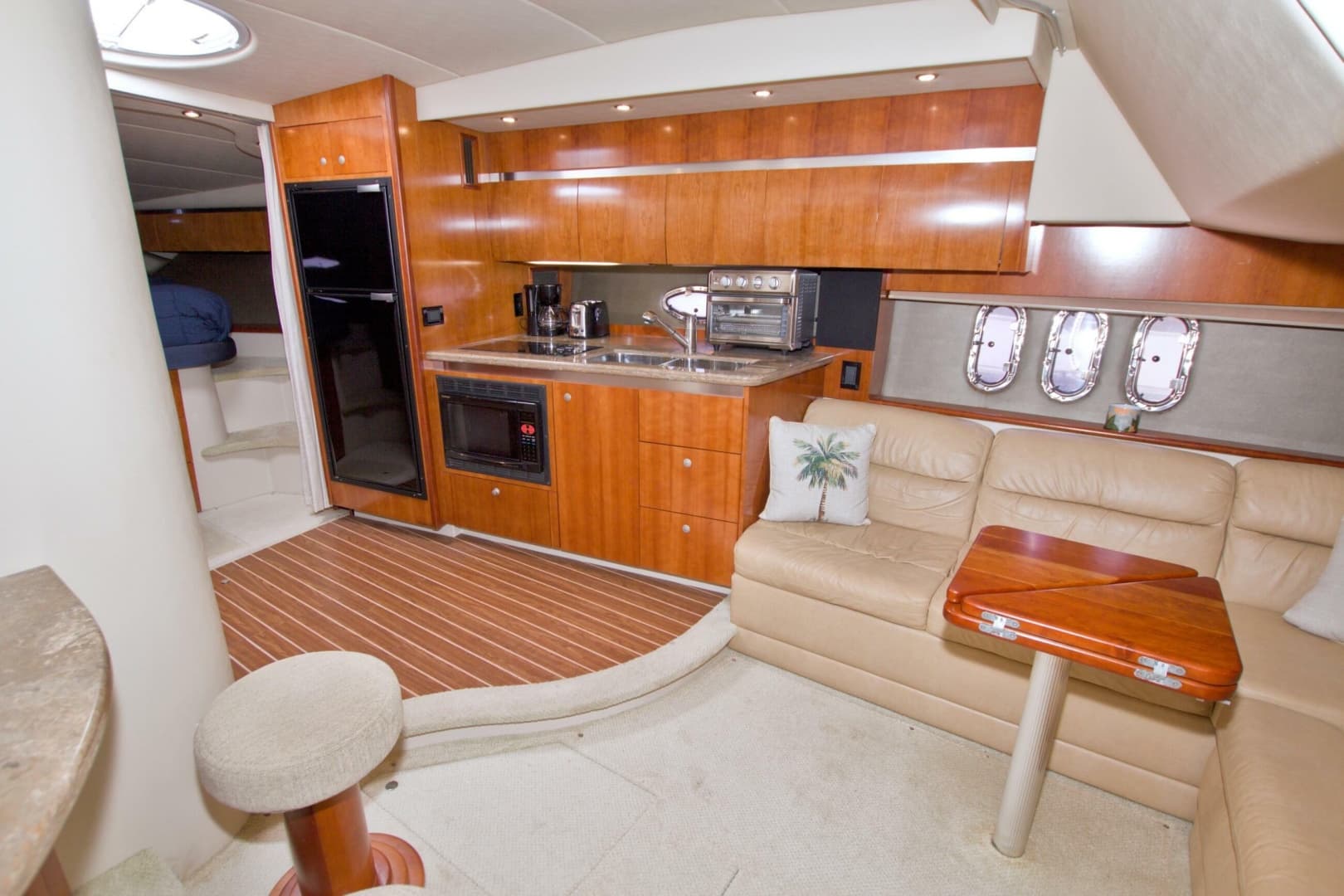 2008 Cruisers Yachts 420 Express