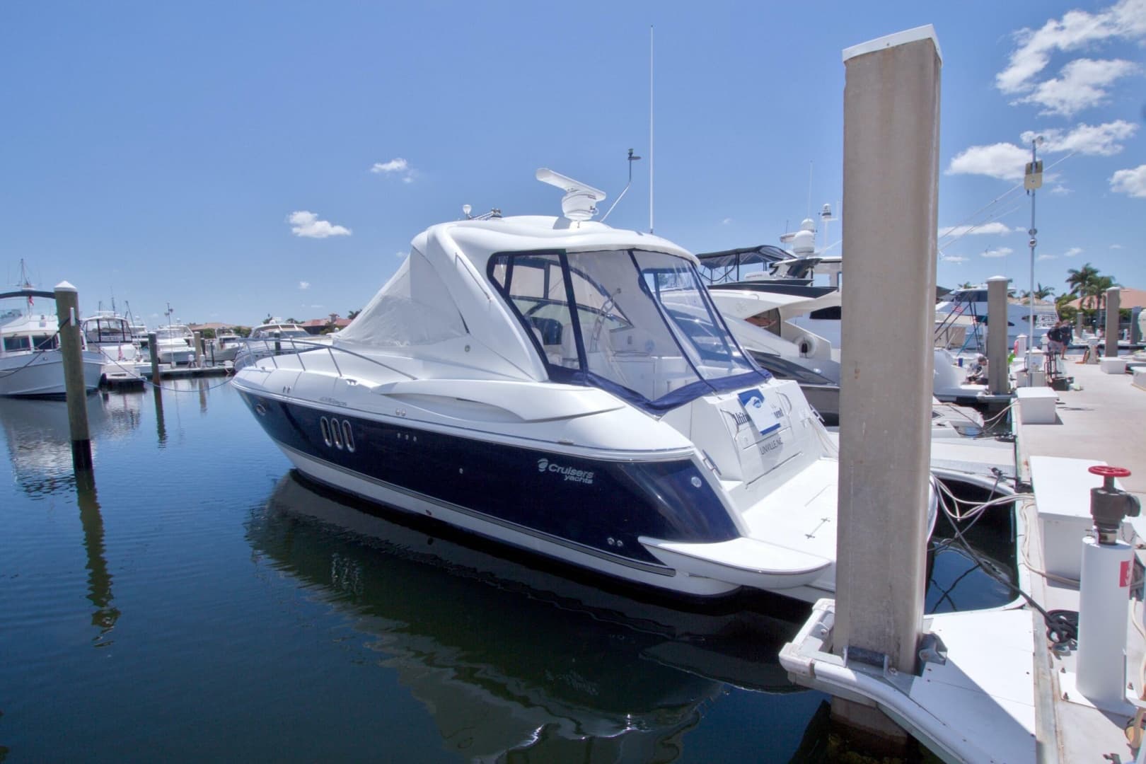 2008 Cruisers Yachts 420 Express