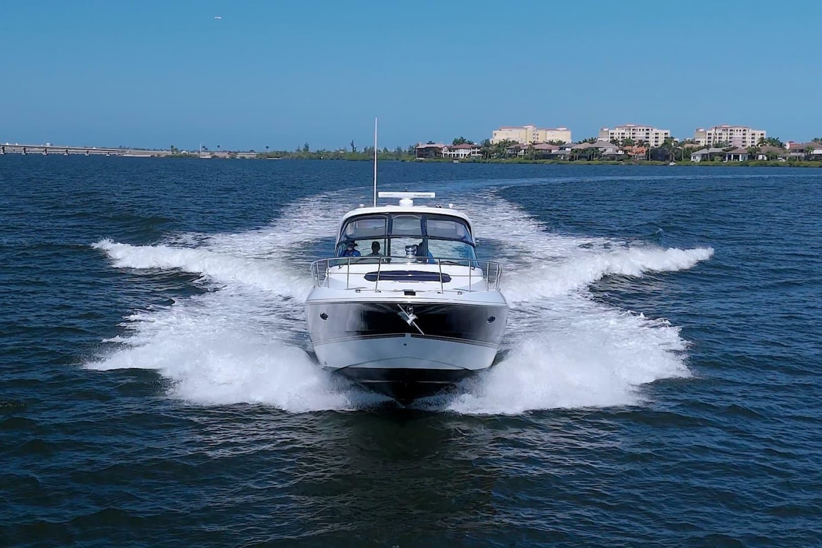 2008 Cruisers Yachts 420 Express