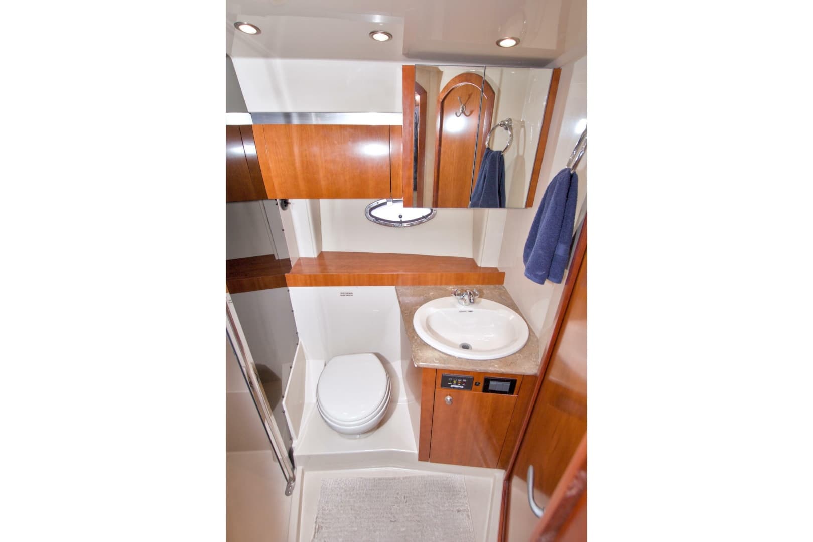 2008 Cruisers Yachts 420 Express