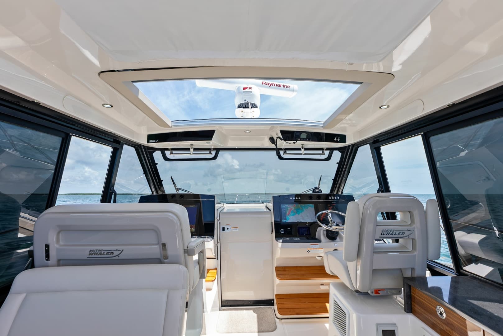 2023 Boston Whaler 405 Conquest
