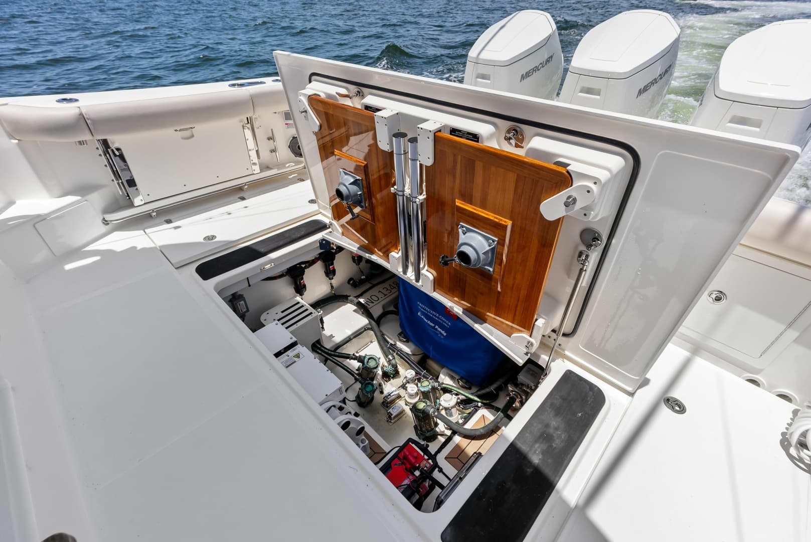 2023 Boston Whaler 405 Conquest