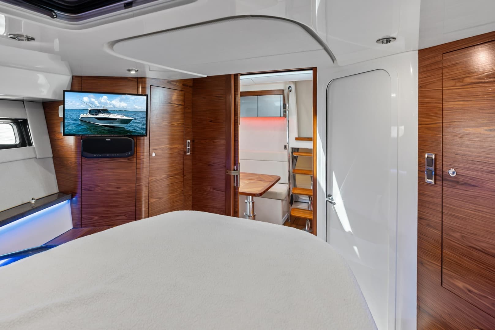 2023 Boston Whaler 405 Conquest
